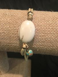 Cream stone with multicolored bead bracelet //269